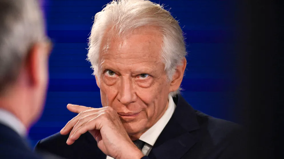 «C'était une erreur». Statuettes reçues en cadeau : Dominique de Villepin visé par une enquête