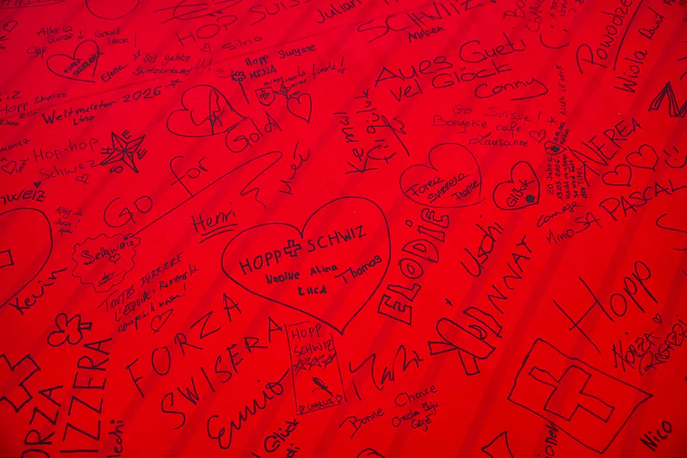 UBS Maillot Promis. Bien plus de 5000 messages ont été immortalisés sur le maillot XXL jusqu'à Zurich inclus.