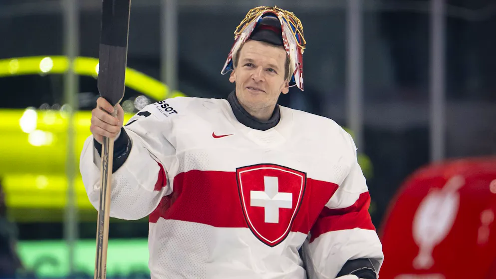 Shutout world record. Nati goalie Genoni celebrated by the team: 