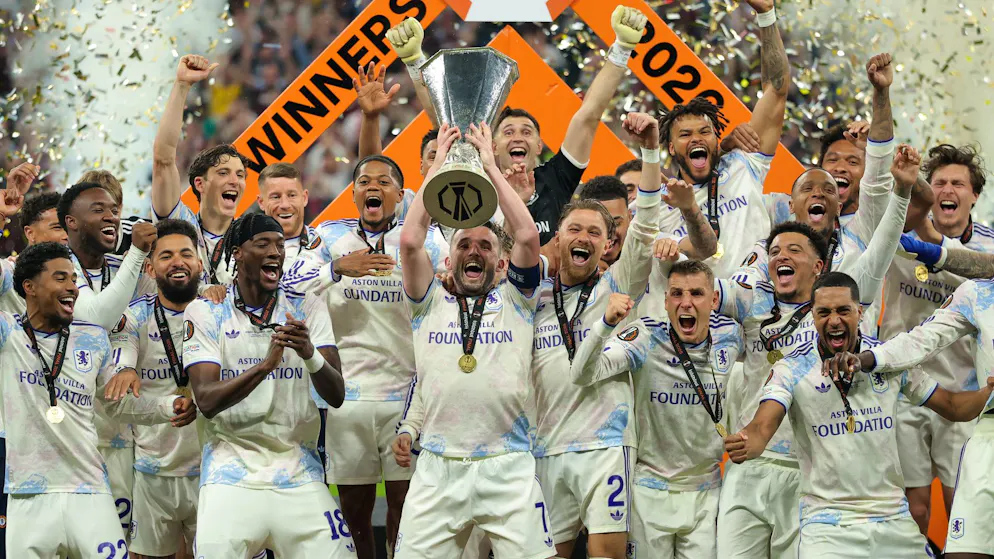 England celebrate Europa League victory. No title for Manzambi and Ogbus - Aston Villa beat SC Freiburg without a chance