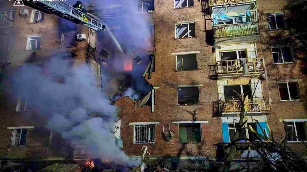 HANDOUT - In this photo provided by the Ukrainian Emergency Service, rescue workers extinguish a fire in a residential building damaged after a Russian attack on Konotop in Ukraine. Photo: Uncredited/Ukrainian Emergency Service/AP/dpa