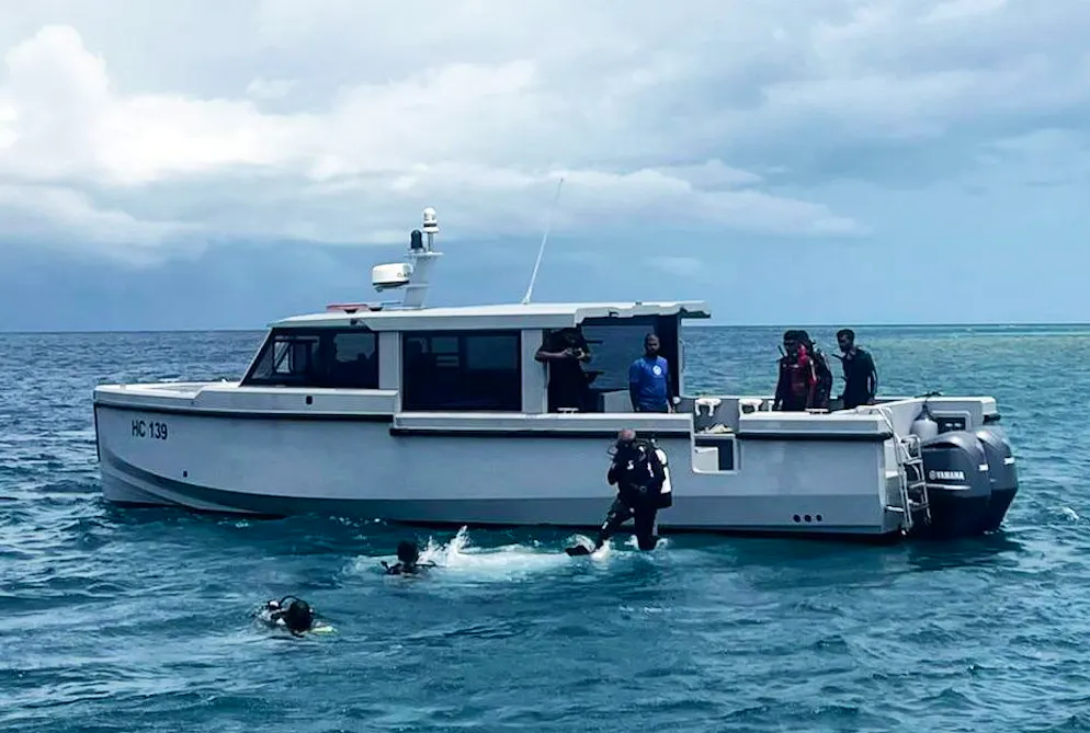 I sommozzatori impegnati nell'operazioni di recupero dei corpi dei turisti italiani nelle acque dell'atollo di Vaavu, Maldive.
