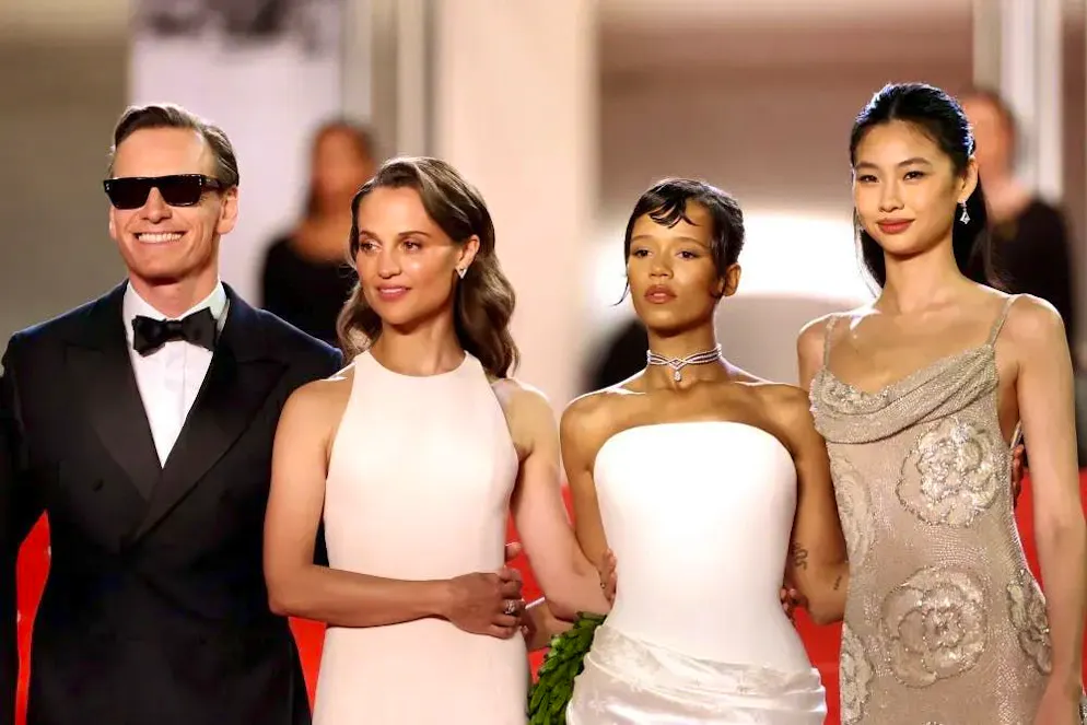 HOPE. Michael Fassbender, Alicia Vikander, Taylor Russell and Jung Ho-yeon at the premiere in Cannes.