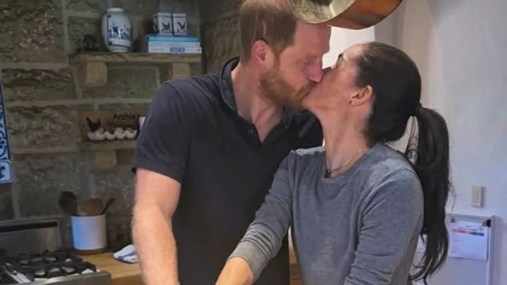 Era il 19 maggio 2018. Harry e Meghan festeggiano 8 anni di nozze ricreando la torta del royal wedding