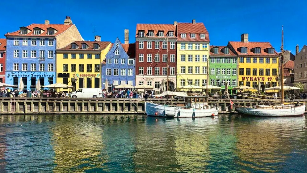 ARCHIVE - Boats lie against the canal wall in Copenhagen's Nyhavn. Photo: Steffen Trumpf/dpa/dpa-tmn (archive picture)