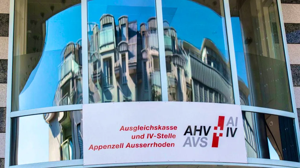 The Federal Council wants to financially stabilize the AHV and increase the domestic workforce potential with more incentives to work until retirement age and beyond. (theme picture)