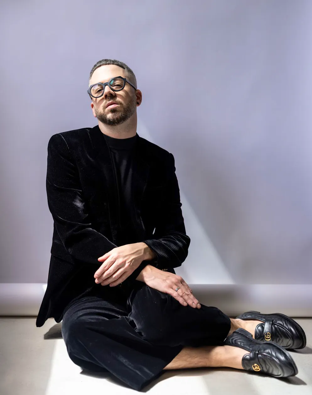 «Grau hat etwas unglaublich Modernes und Edles. Silber steht in der Mode längst für Coolness und Hochwertigkeit – warum also nicht auch auf dem Kopf?»: Martin Dürrenmatt.