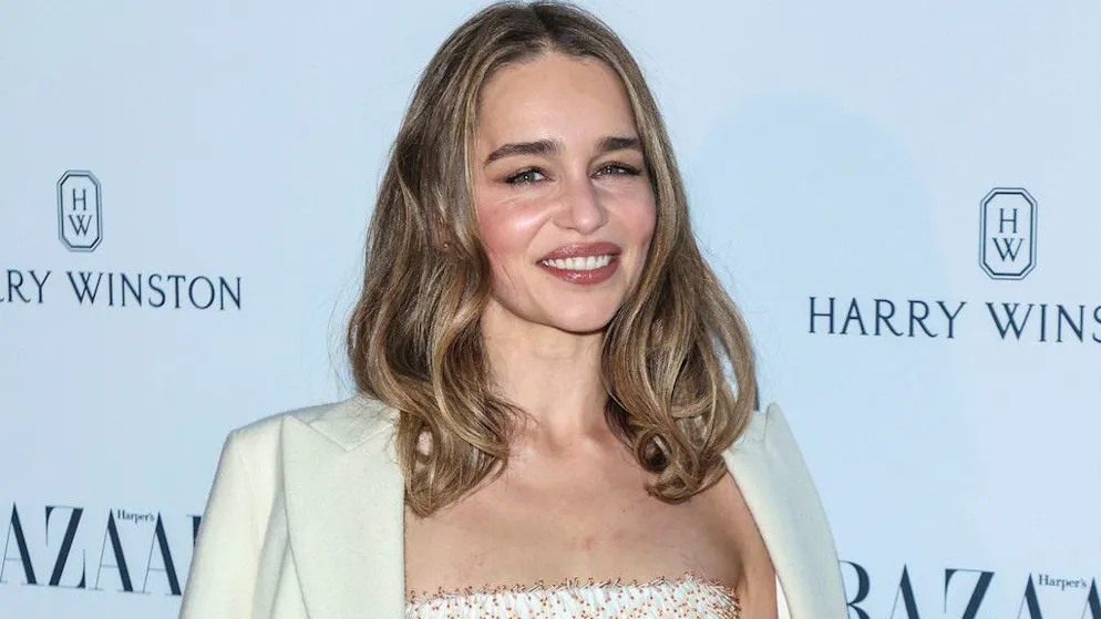 Non solo successo. Emilia Clarke, il dramma dopo due aneurismi: «A 35 anni ho congelato i miei ovuli»