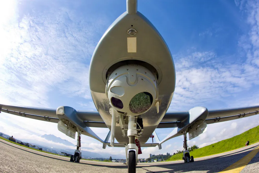 Die Aufklärungsdrohne Heron 1 des Herstellers Israel Aerospace Industries LTD (IAI) wird im September 2012 in Emmen den Medien präsentiert.