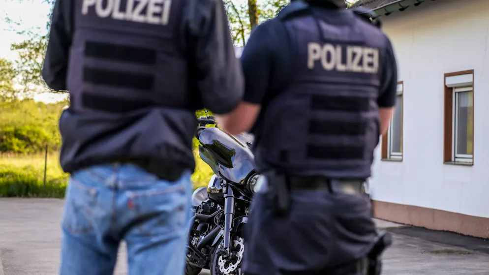 Gross traffic offenses. Zurich residents filmed motorcycle stunts for social media, then the handcuffs clicked
