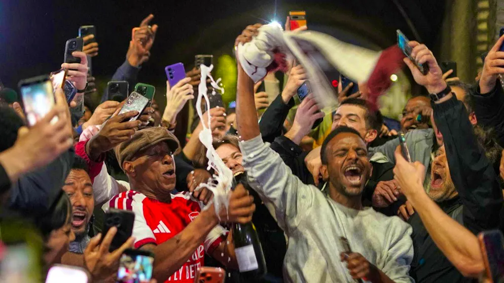 Fans celebrate Arsenal's championship title