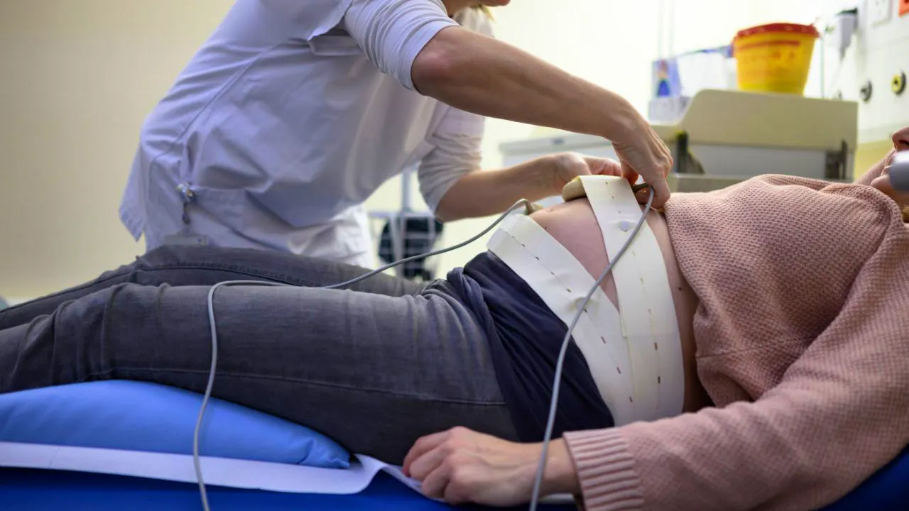 Politics. Ethics committee calls for more respect during births