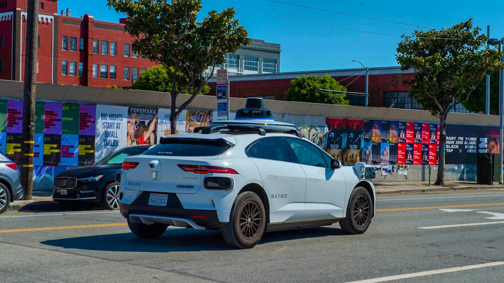 Initially, driverless Waymo robotaxis were mainly on the road in areas where it doesn't rain so often. (archive image)