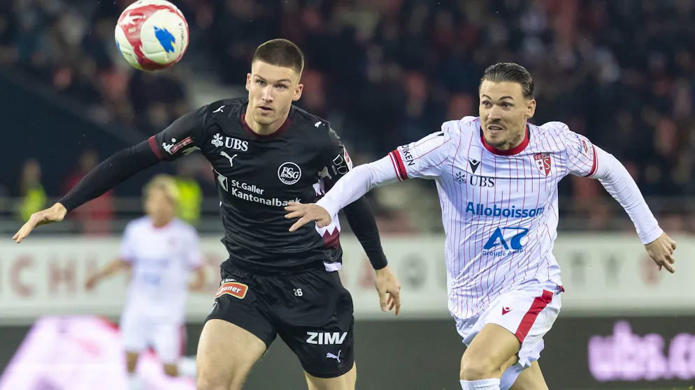 Benjamin Kololli (r.) unterstützt im Cupfinal Liga-Konkurrent St. Gallen. 