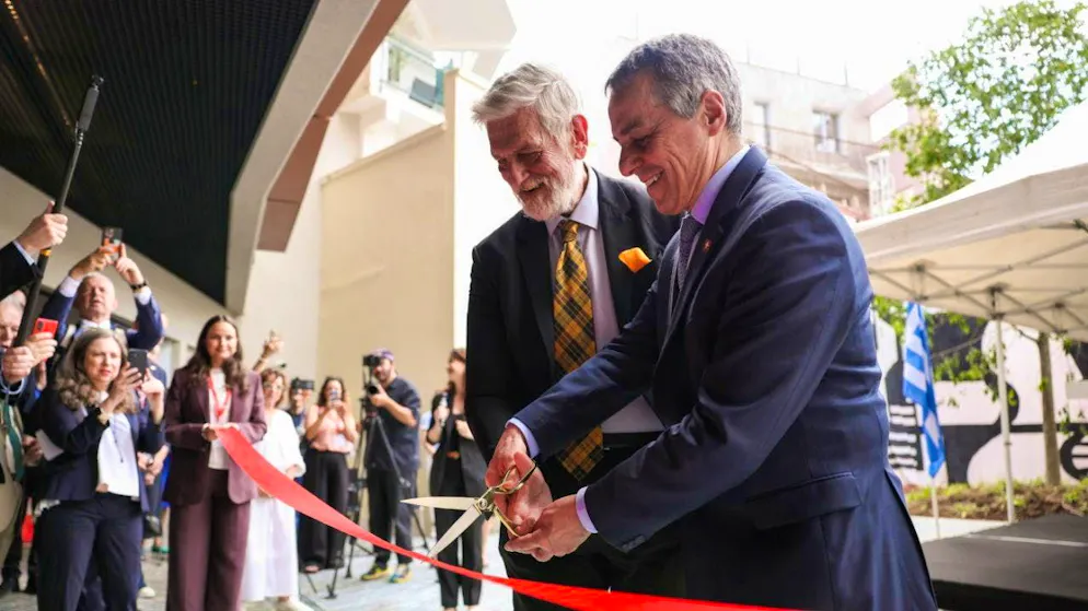 Ignazio Cassis and Ioannis Loverdos, Greek Deputy Foreign Minister, at the inauguration ceremony of the new Swiss Embassy in Athens, which brings together the Swiss Embassy, the Swiss Archaeological School in Greece and the Flux Laboratory under one roof.