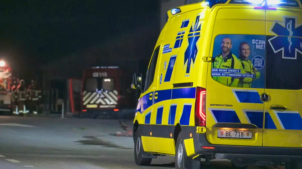 Gampelen BE: Major fire destroys building on foundation site. A building on a foundation site in Gampelen BE caught fire late on Thursday evening.