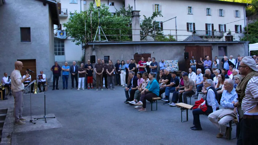 GR: il Museo del Tabacco a Brusio ricorda 150 anni di storia – Gallery. Un numeroso pubblico ha assistito ieri all'inaugurazione e al taglio del nastro del Museo del Tabacco a Brusio.