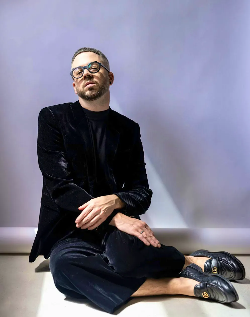 "There's something incredibly modern and elegant about gray. In fashion, silver has long stood for coolness and high quality - so why not on the head too?" Martin Dürrenmatt.