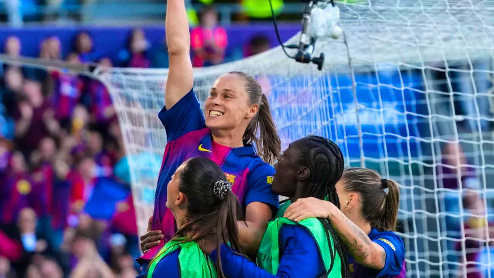 Ewa Pajor celebrates her second goal