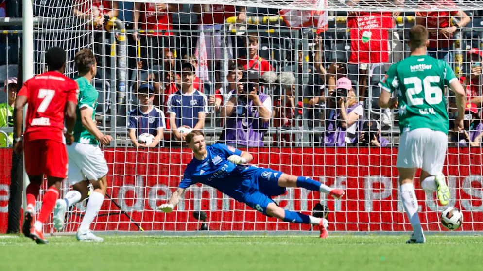 Die Vorentscheidung: Lukas Görtler trifft vom Penaltypunkt zum 2:0 für St. Gallen