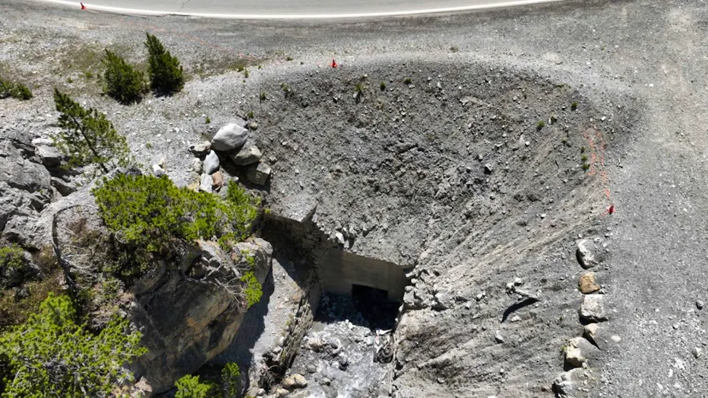 Il centauro è uscito di strada in una curva ed è andato a schiantarsi contro un terrapieno.