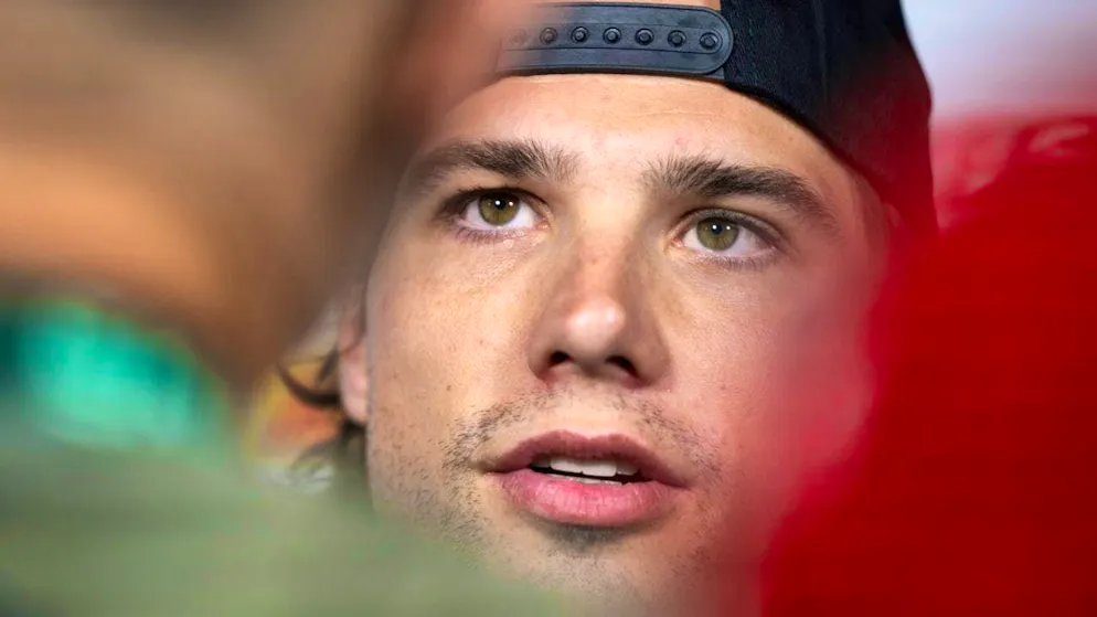 "Very grateful to be here": Kevin Fiala may not be able to play on the ice, but he's still with the team at the home World Championships