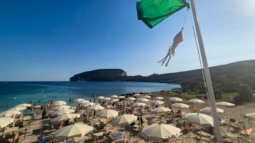 Eine französische Touristin ist auf Sardinien mit rund 40 Kilogramm Sand,
Kieselsteinen und Muscheln erwischt worden. (Archivbild)