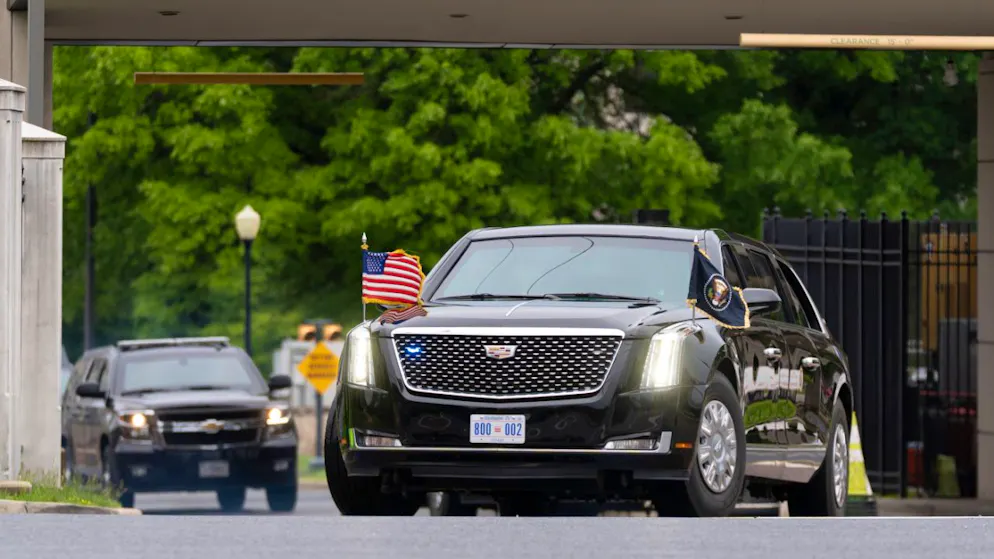 La voiture présidentielle quittant l'hôpital militaire Walter-Reed, près de Washington, où Donald Trump a passé sa visite médicale annuelle.