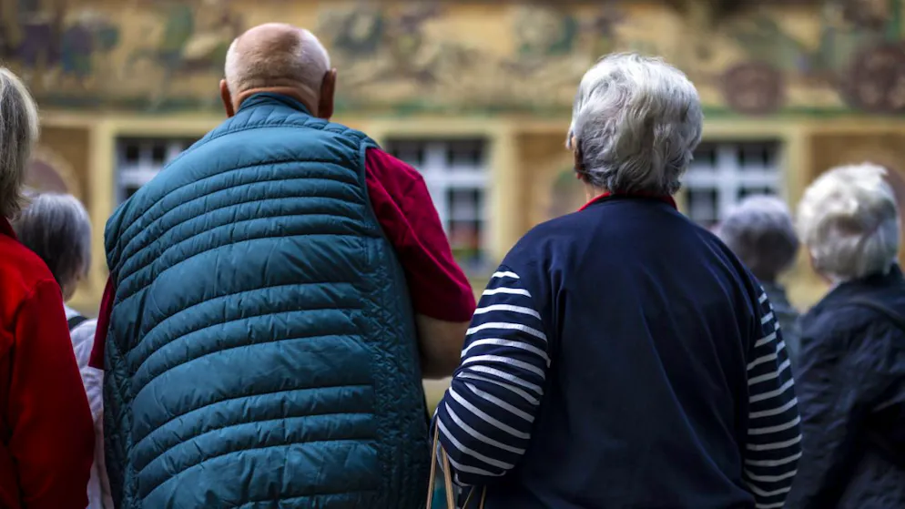 En 2025, 2'635'200 rentes de vieillesse et 229'600 rentes de survivants ont été versées à des personnes résidant en Suisse ou à l'étranger. (Photo d'illustration)