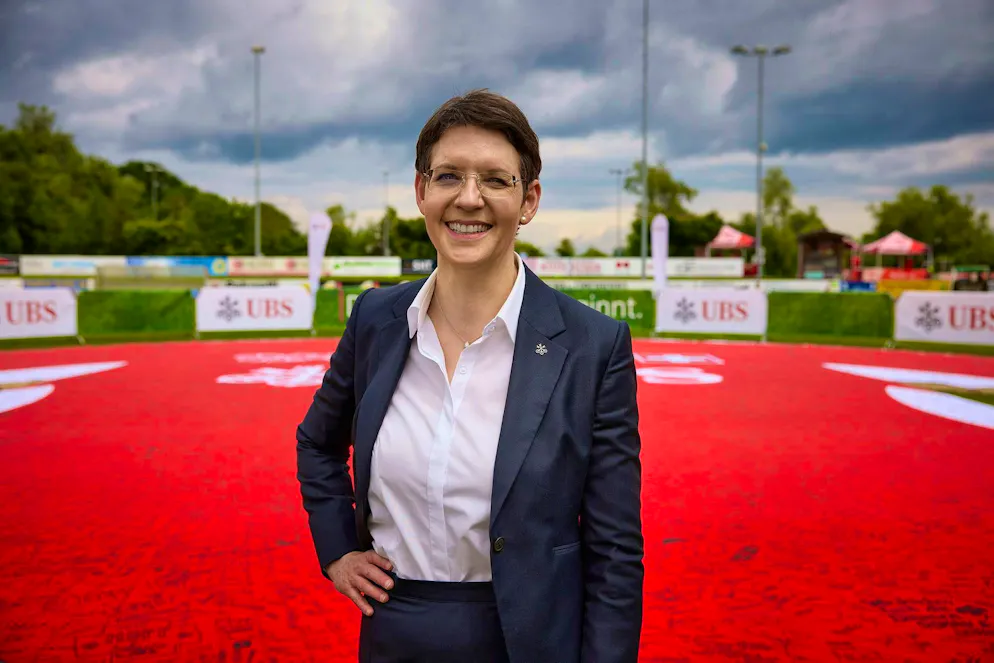 UBS Football Cup Diepoldsau. Bettina Gürtler, responsable Personal Banking Suisse orientale chez UBS, évoque l'engagement global d'UBS, en tant que facilitatrice, dans le football suisse.