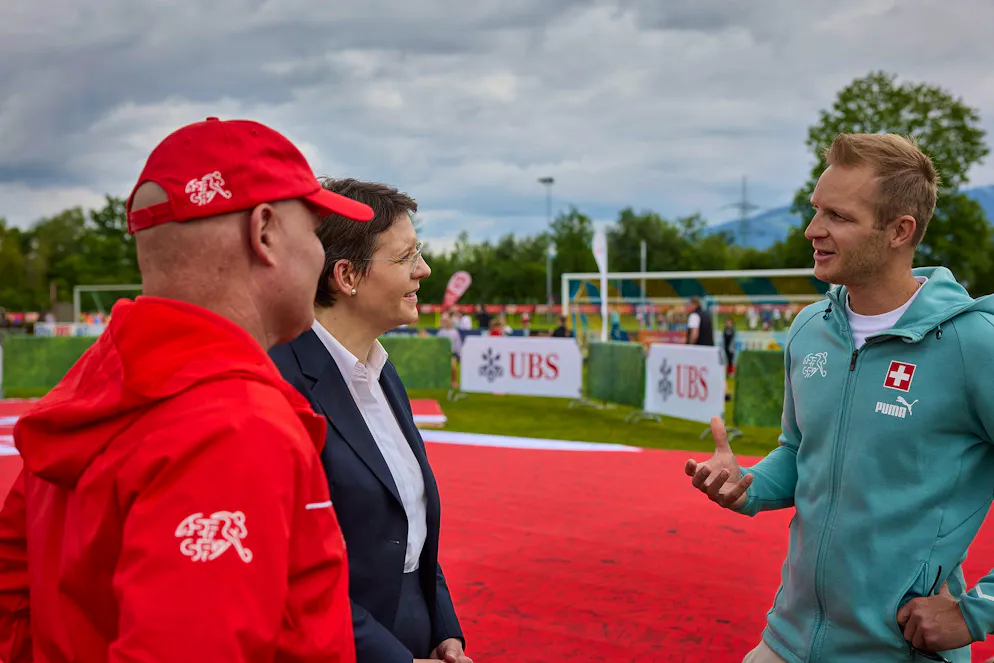 UBS Football Cup Diepoldsau. Grütter und Keller im Gespräch mit Bettina Gürtler, UBS Head Personal Banking Ostschweiz.