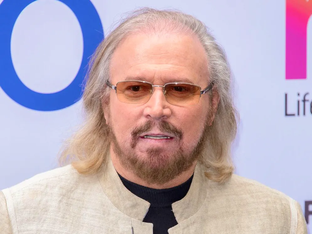 Barry Gibb n'est pas mort, malgré ce que l'on a pu lire sur les réseaux sociaux pendant le week-end.
