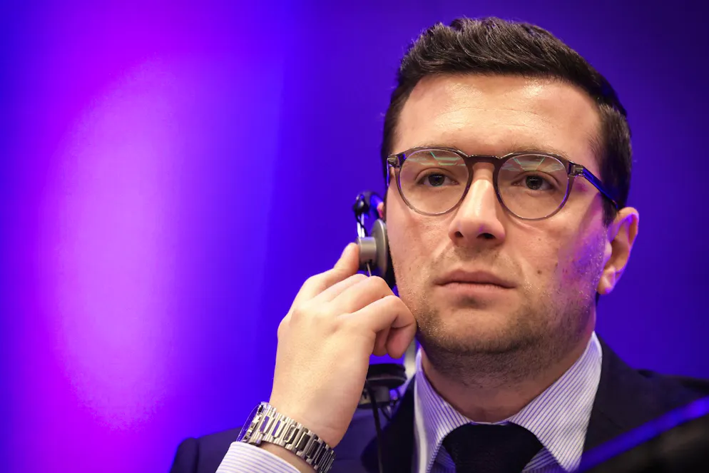 «La violence politique doit cesser. Nous ne laisserons plus rien passer», a réagi M. Bardella sur X, moins de 24 heures après la mise en ligne sur Youtube de la vidéo illustrant le titre «Un facho K.O.».