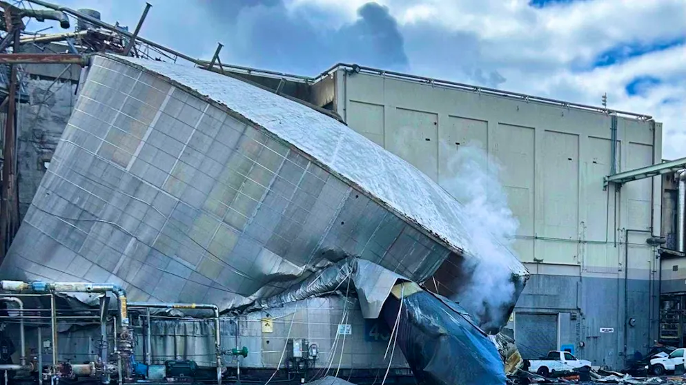HANDOUT - This photo provided by the City of Longview (Washington State) shows the structural damage to the Nippon Dynawave Packaging Co. after the implosion of a tank containing hazardous liquid. Photo: City of Longview/dpa - ATTENTION: For editorial use only until 10.06.2026 and only with full attribution to the above credit