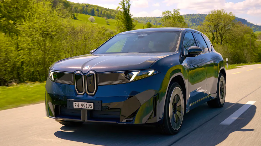 Laut WLTP hat der Elektro-SUV eine Reichweite von 805 km.