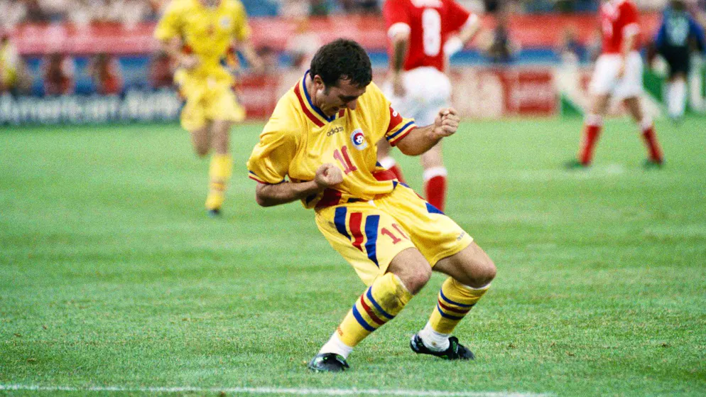Rumänien-Star Gheorghe Hagi jubelt über sein Tor gegen die Schweiz im Gruppenspiel der WM 1994 in den USA.