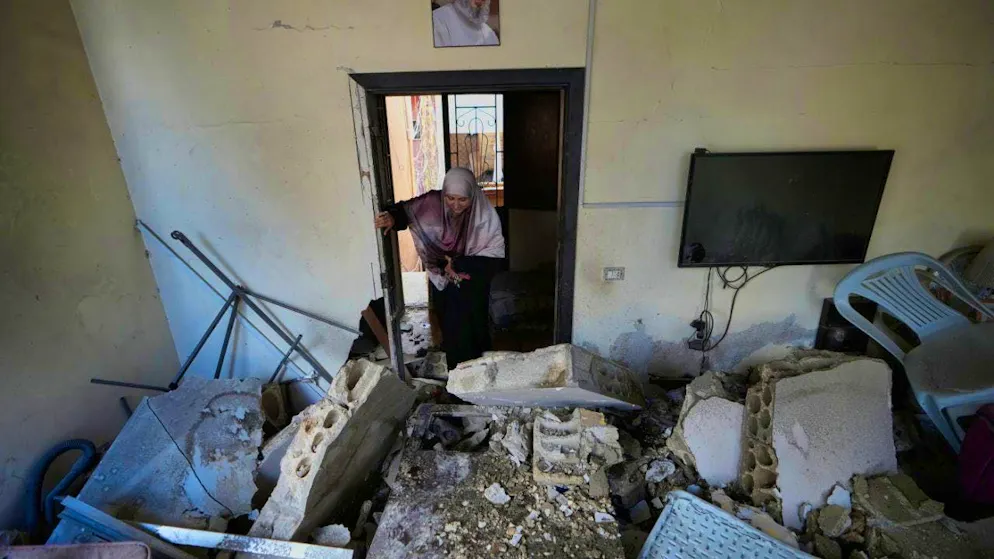 dpatopbilder - A woman enters her house, which was destroyed in an Israeli airstrike in the village of Burj al-Shemali near the southern port city of Tyre. Photo: Mohammed Zaatari/AP/dpa