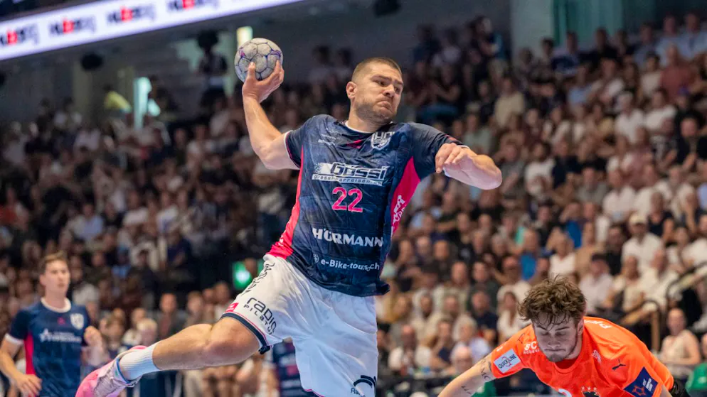 Der wurfgewaltige Marin Sipic von Kriens-Luzern versenkt den Ball zwölf Mal im Tor der Kadetten