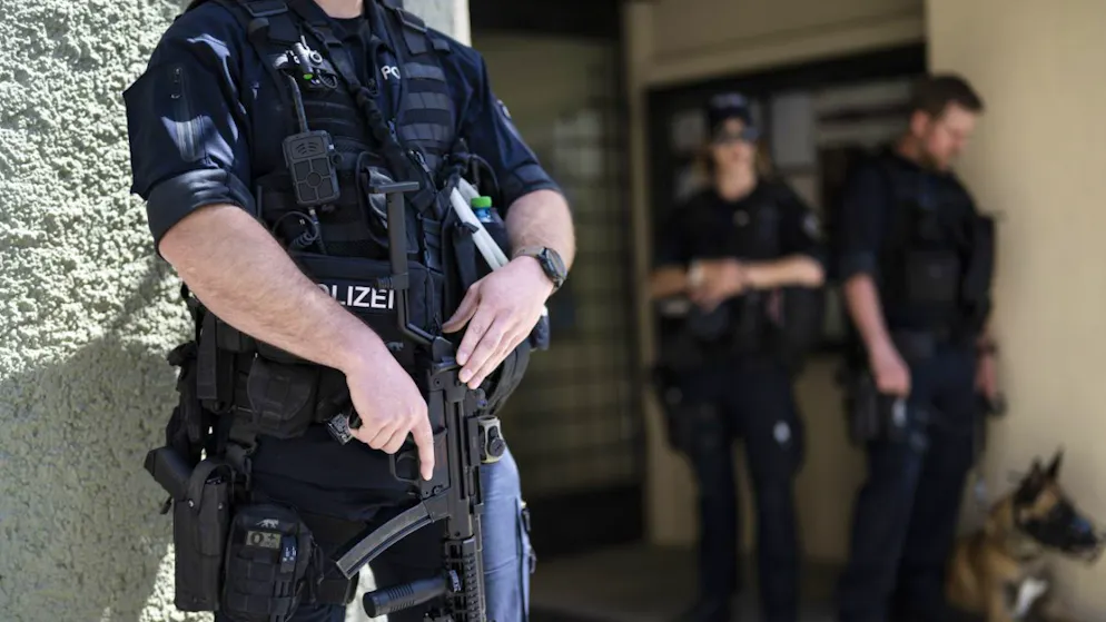 In un'operazione internazionale antidroga a fine febbraio sono state arrestate quattro persone con permesso di dimora a Roveredo, sospettate di legami con camorra e ’ndrangheta. Da allora la questione della criminalità organizzata tiene banco nei Grigioni. (immagine simbolica)