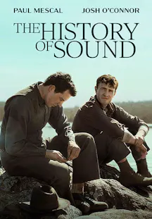 Filmplakat zu The History of Sound mit zwei Männern, die am Wasser auf Felsen sitzen.