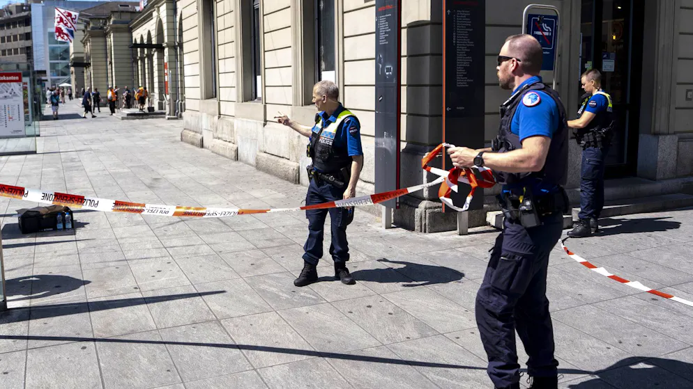 Già noto alle autorità. La polizia: «Quello alla stazione di Winterthur è un attacco jihadista». L'uomo era appena stato rilasciato da una clinica