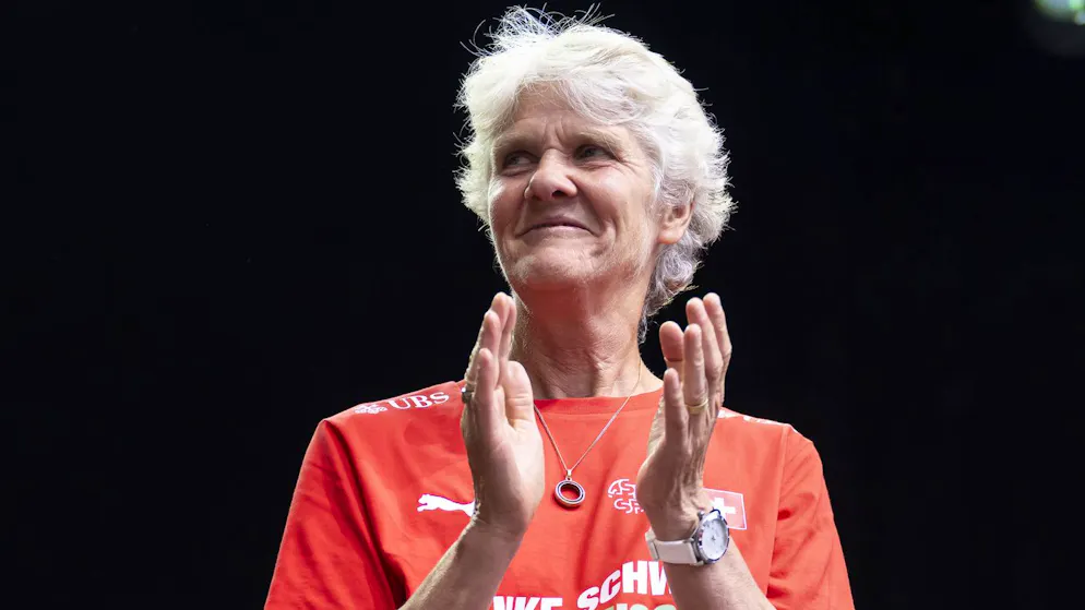 Asked by the former national team coach. Pia Sundhage, are all the Swiss really that stuffy?