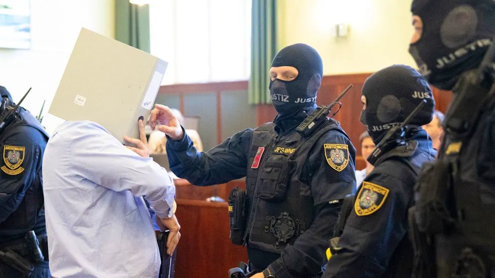 l'Autrichien Beran A., qui a témoigné avoir été convaincu de devoir «faire le jihad», coupable de tous les chefs d'accusation, y compris d'infractions terroristes.