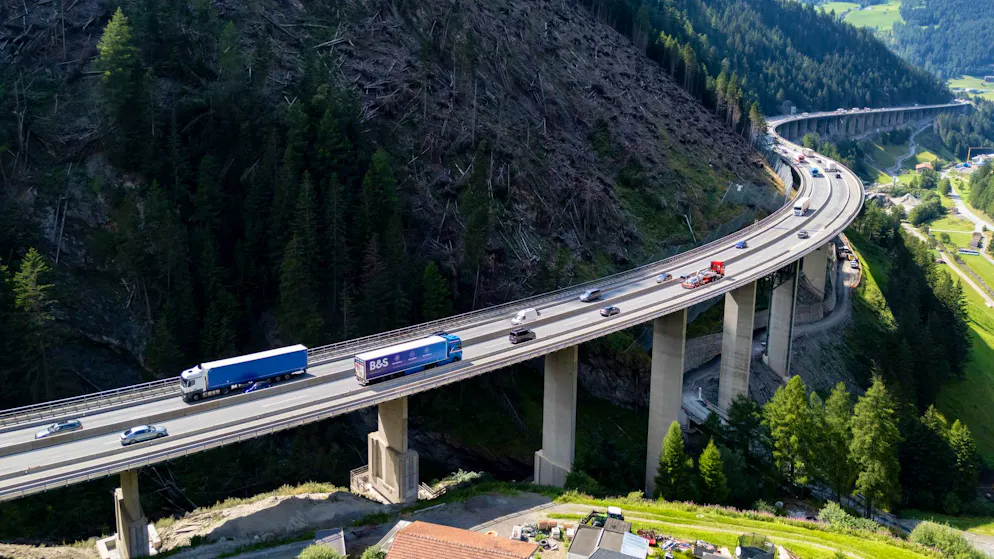 Traffic jams on numerous routes. Most important Alpine route closed - Switzerland also feels the effects this weekend
