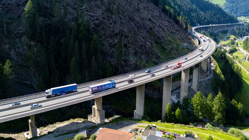 Die Brenner-Autobahn wird am Samstag wegen einer Demo gesperrt. Das wird auch am Gotthard zu spüren sein.