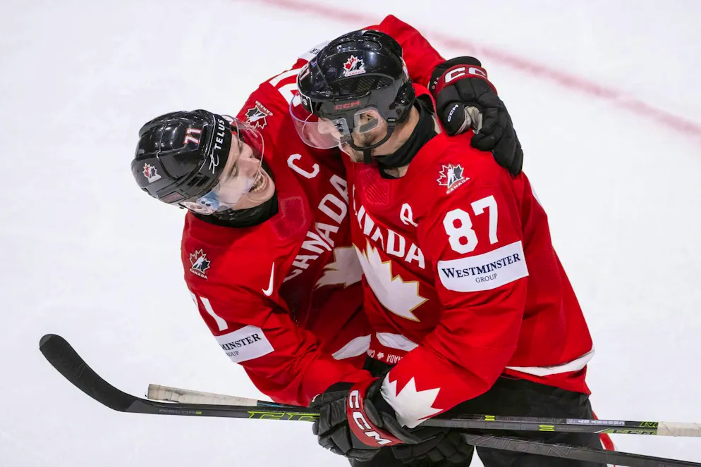 Canada's Sidney Crosby (right) celebrates scoring the 4:0 with teammate Macklin Celebrini.
