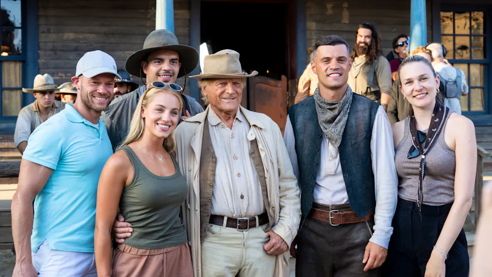 Terence Hill macht auch mit 87 Jahren am Filmseit noch eine gute Figur.