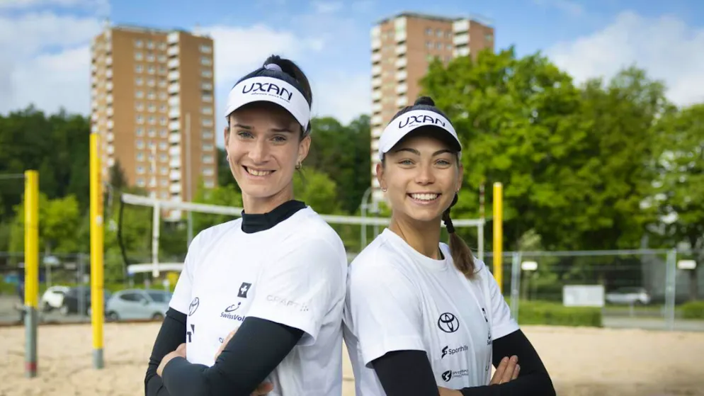 Mäder und Kernen überzeugen mit starkem Saisonstart – Gallery. Joana Mäder (links) und Leona Kernen bilden seit dieser Saison ein Beachvolleyball-Team