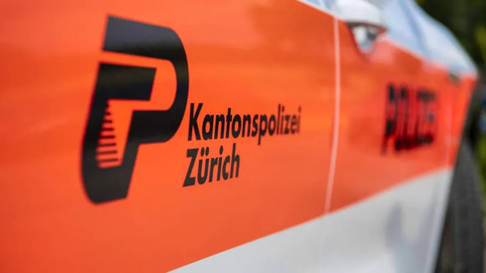 The Zurich cantonal police arrested two suspects after a shot was fired in Wallisellen. (symbolic image)