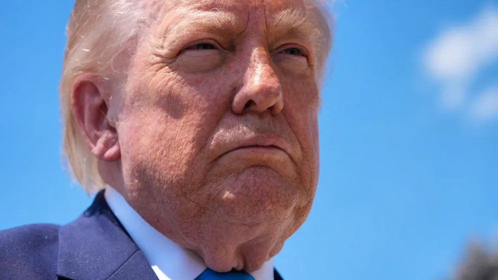 ARCHIV – US-Präsident Donald Trump spricht zur Presse, nachdem er am Mittwoch auf der Joint Base Andrews, Md. aus der Air Force One ausgestiegen ist. Foto: Jacquelyn Martin/AP/dpa